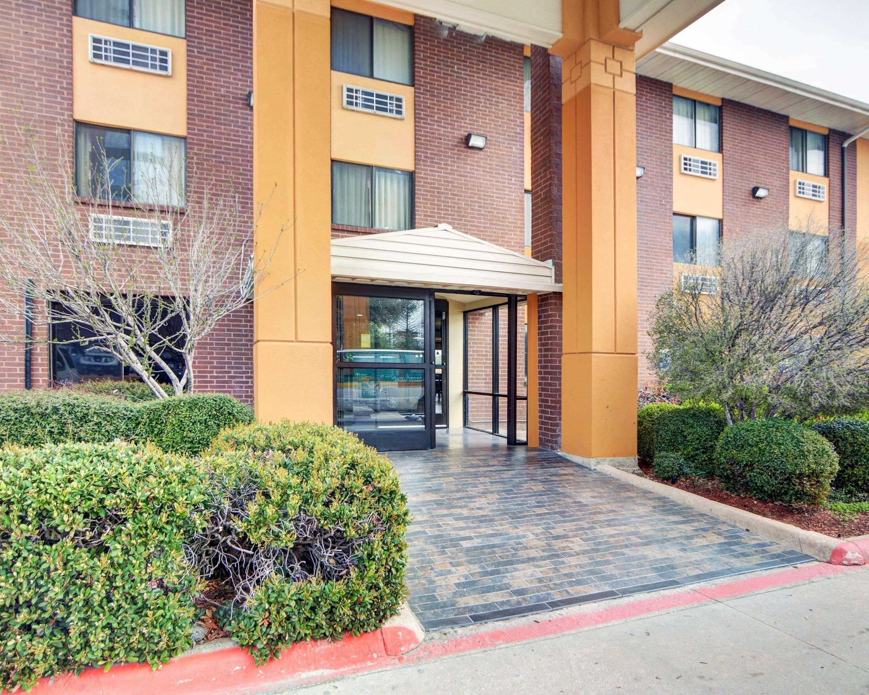 Quality Inn Dfw Airport North Irving Exterior photo